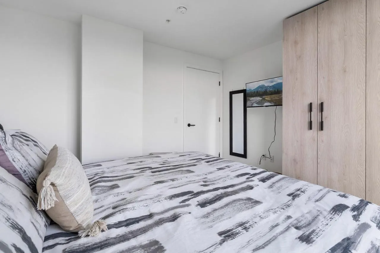 Stylish & Modern 2-Bedroom Apartment Vancouver