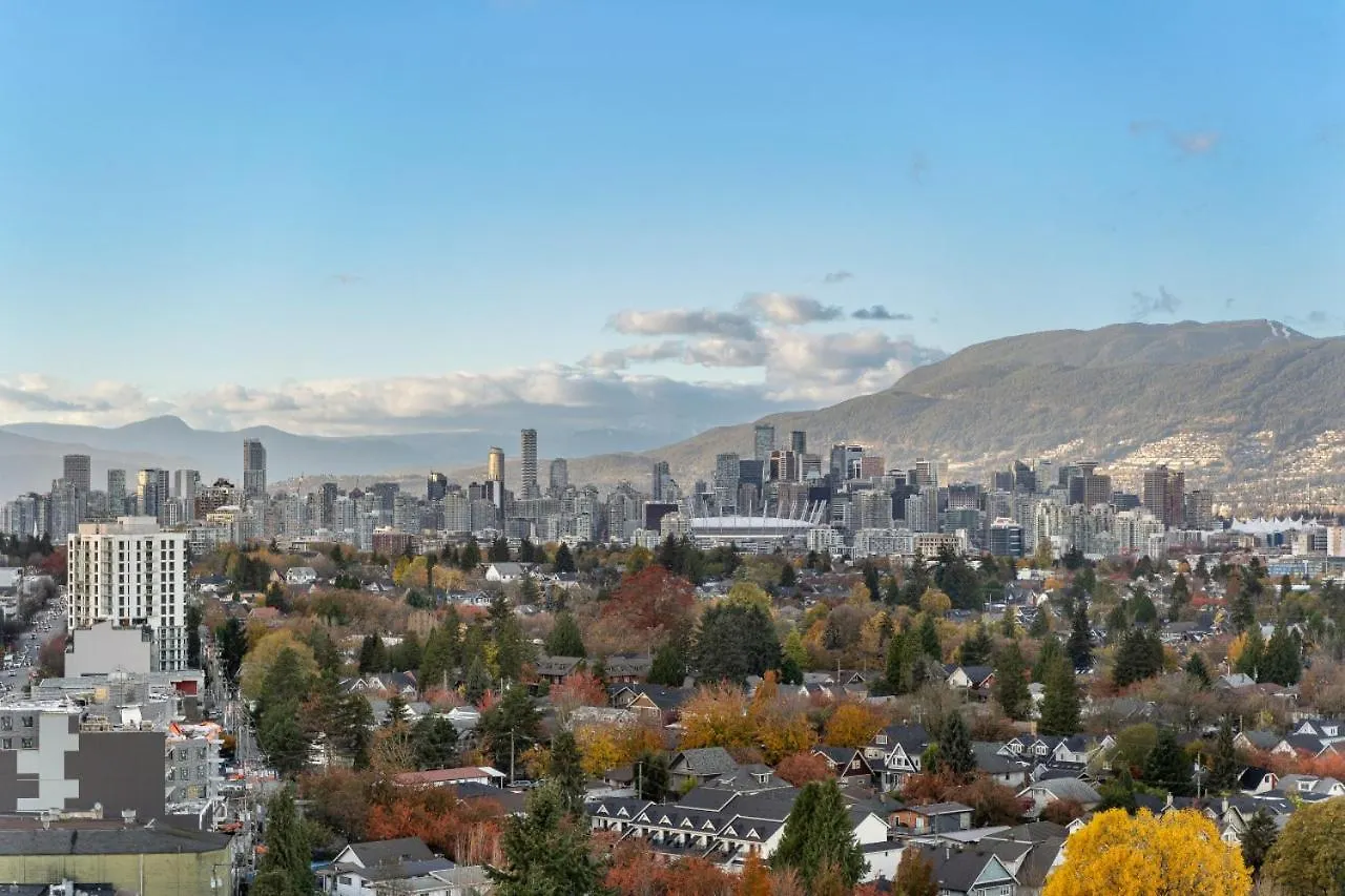 Stylish & Modern 2-Bedroom Apartment Vancouver