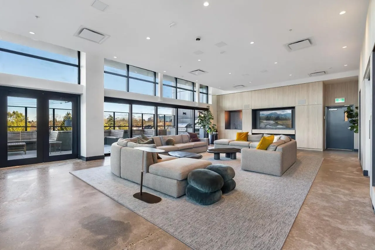 Stylish & Modern 2-Bedroom Apartment Vancouver