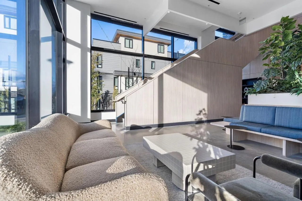 Stylish & Modern 2-Bedroom Apartment Vancouver