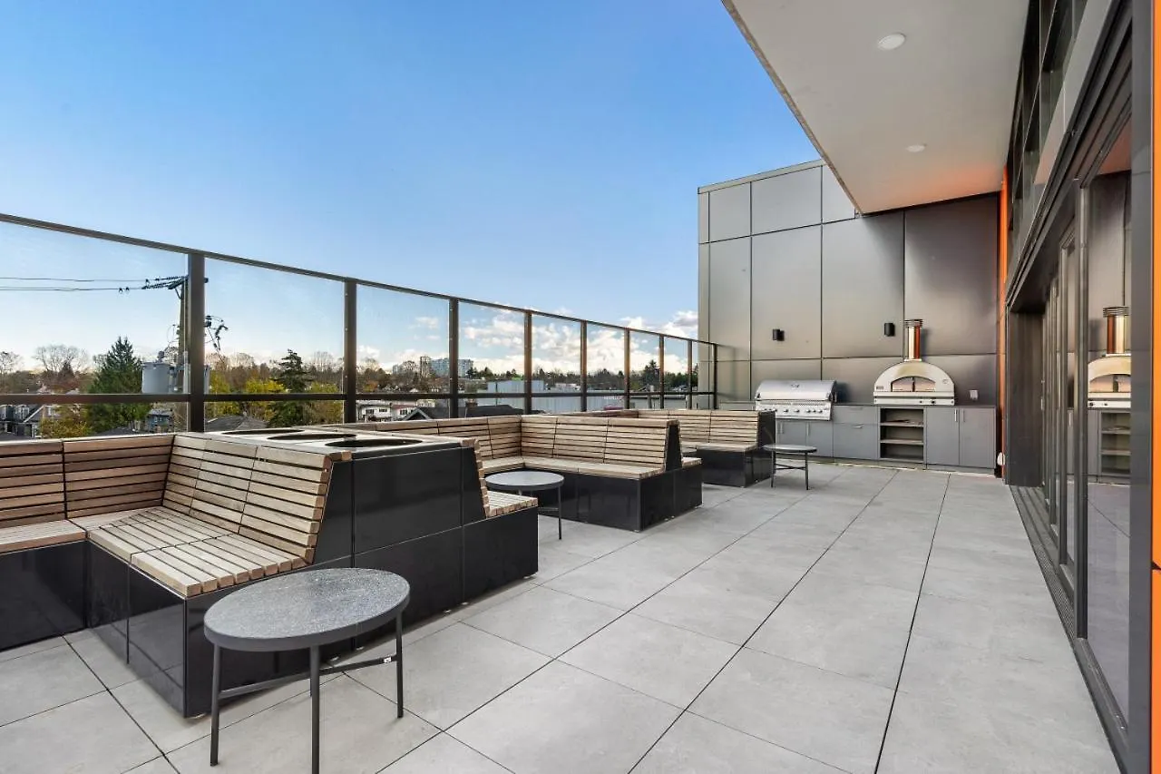 Stylish & Modern 2-Bedroom Apartment Vancouver Canada