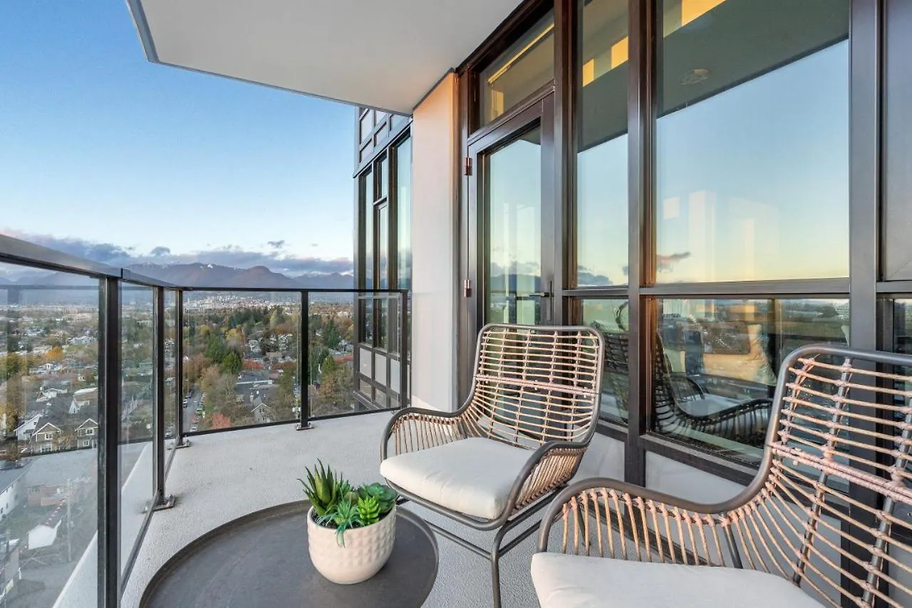 Stylish & Modern 2-Bedroom Apartment Vancouver
