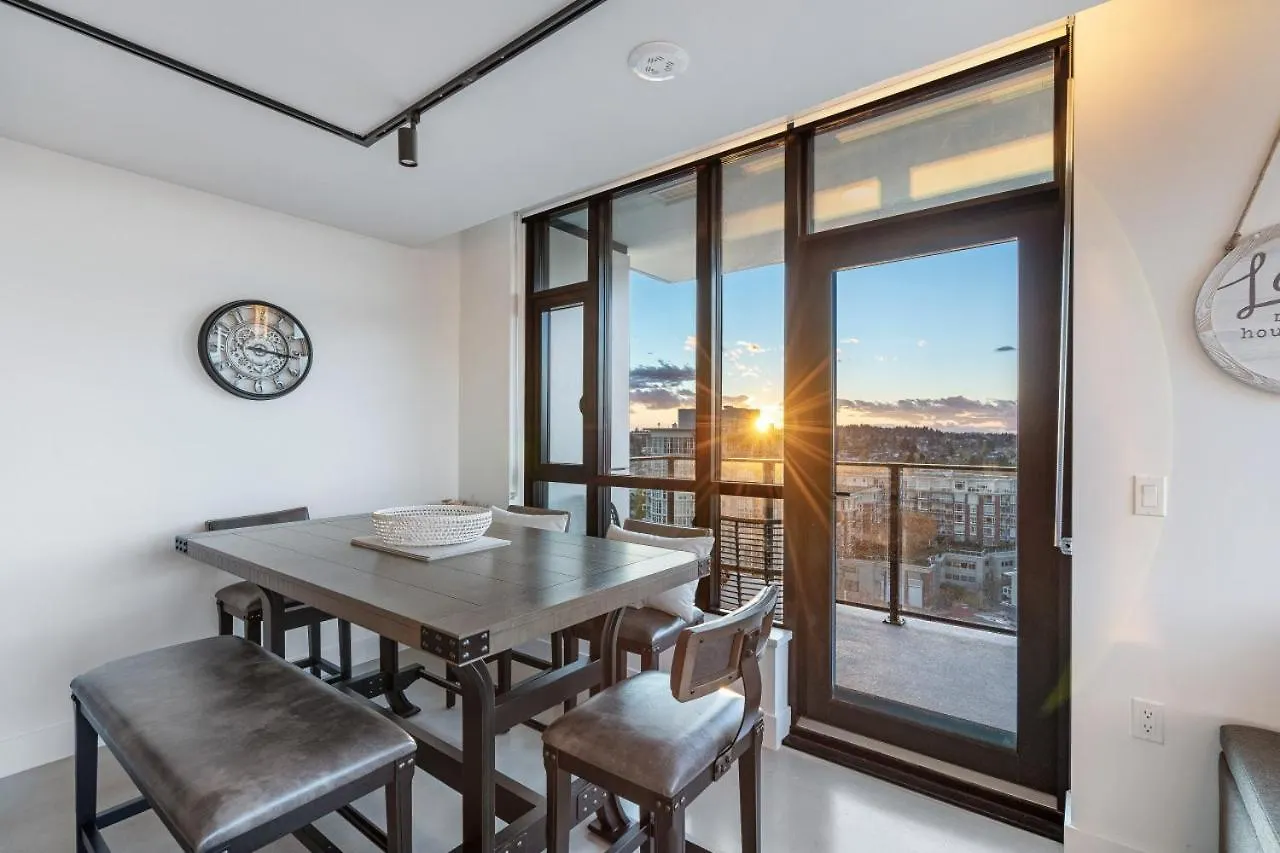 Stylish & Modern 2-Bedroom Apartment Vancouver Canada