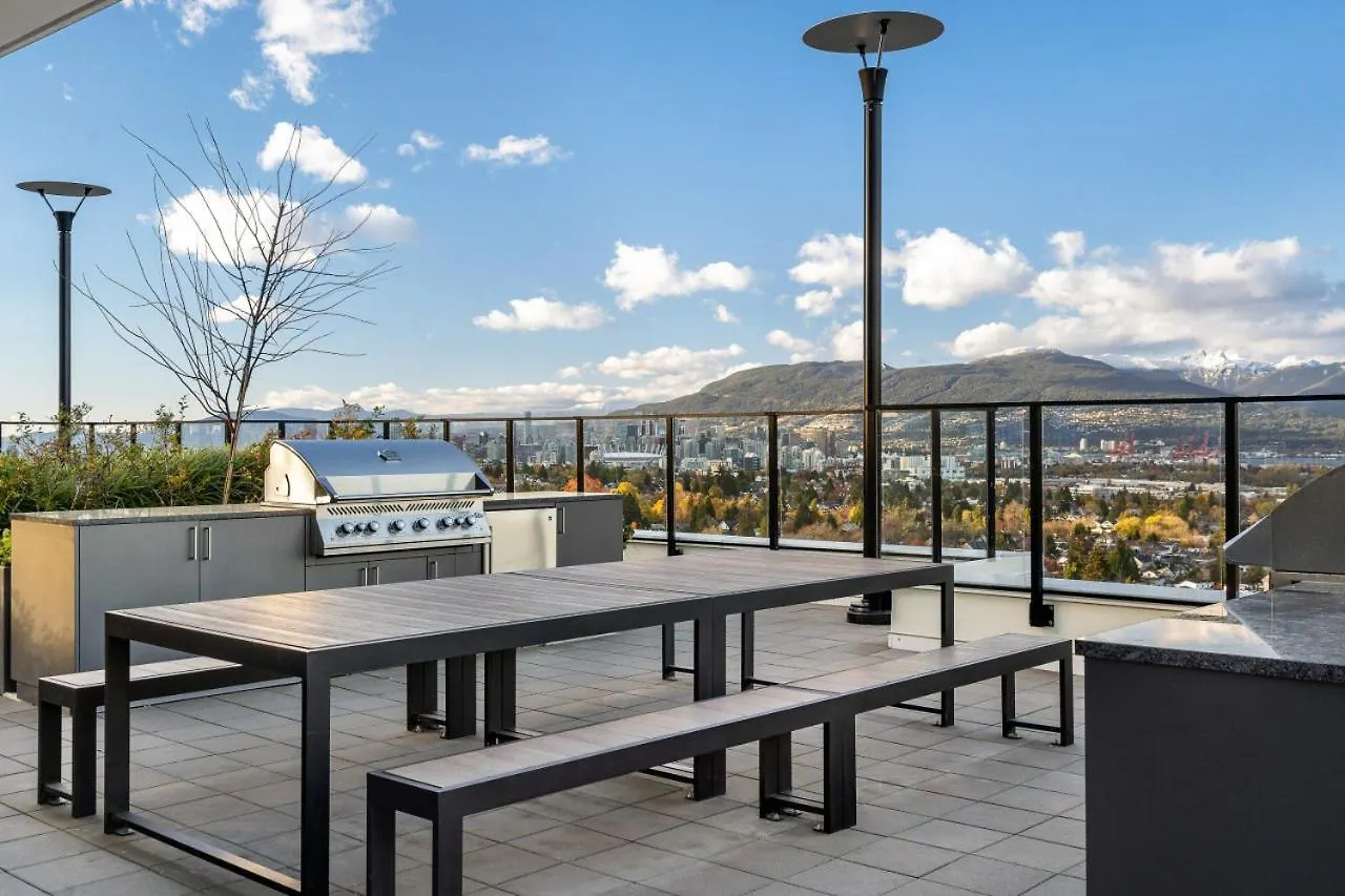 Stylish & Modern 2-Bedroom Apartment Vancouver
