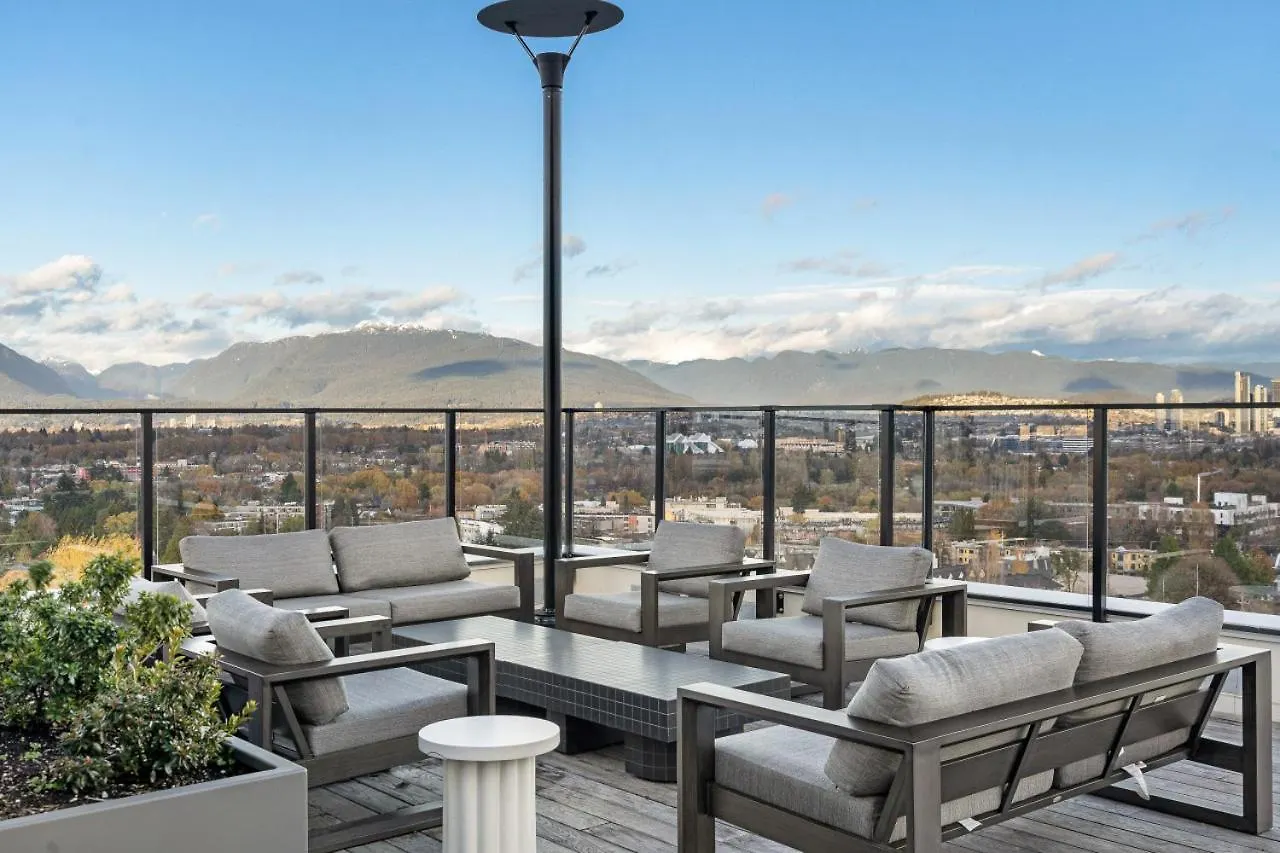 Stylish & Modern 2-Bedroom Apartment Vancouver